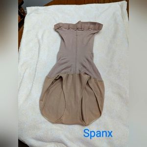 Spanx by Sara Blakely. High waisted panties. size C. Gord condition. Tan .